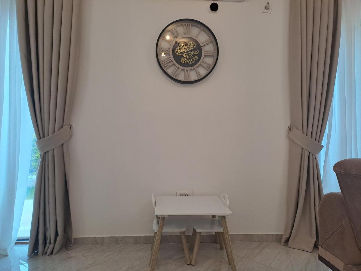 Lux Apartment Jovanovic Tivat Bagian luar foto
