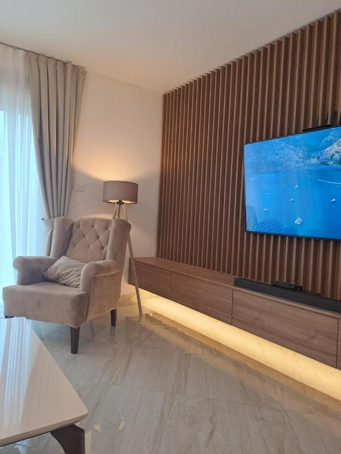 Lux Apartment Jovanovic Tivat Bagian luar foto